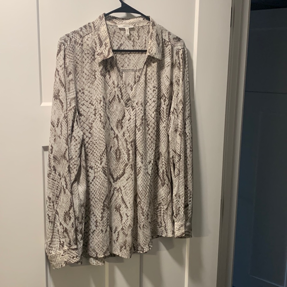 Maurice’s pullover dressy blouse b neck xxl snake print